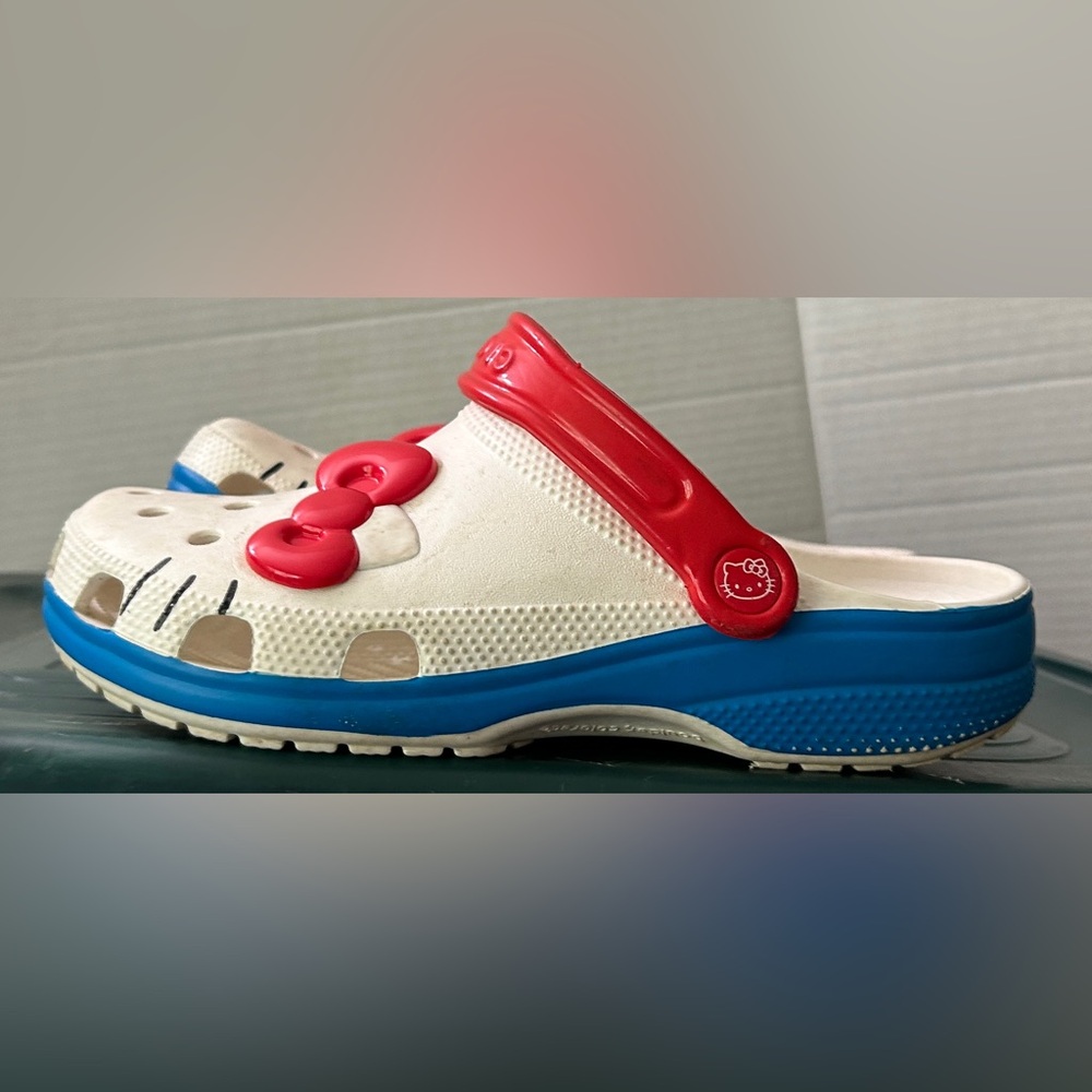Crocs Hello Kitty Shoes Women’s Size 8 EUC - Picture 4 of 6